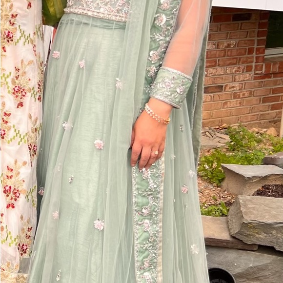 Designer Pakistani wedding formal wear stunning embellished -medium maxi - Picture 6 of 7